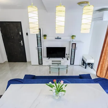 Apartman - With Summer Balcony And Parking