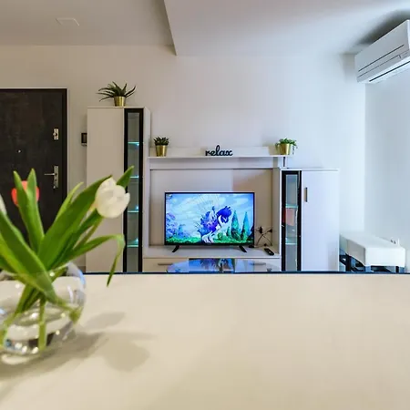 Апартаменти - With Summer Balcony And Parking Задар