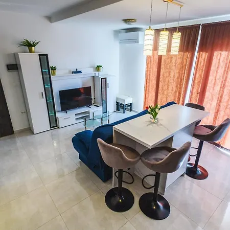 - With Summer Balcony And Parking Апартаменти