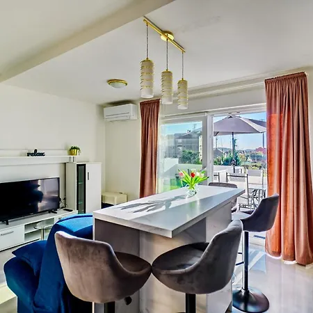 Appartement - With Summer Balcony And Parking