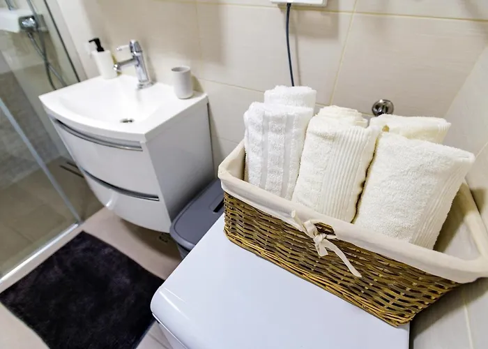 - With Summer Balcony And Parking * Ζαντάρ